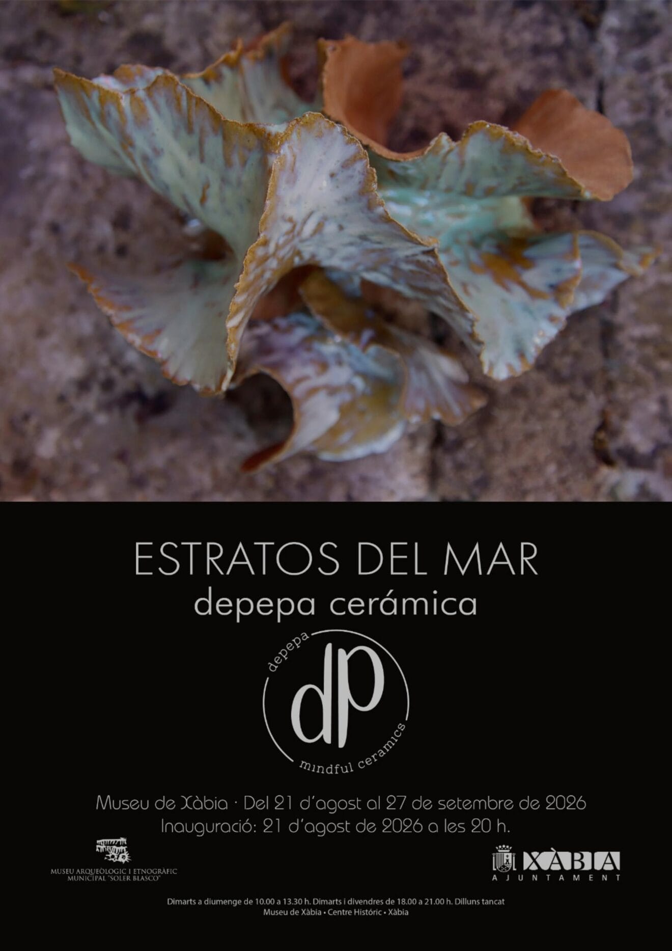 Cartel de la exposición "Estratos del mar" en el Museu de Xàbia