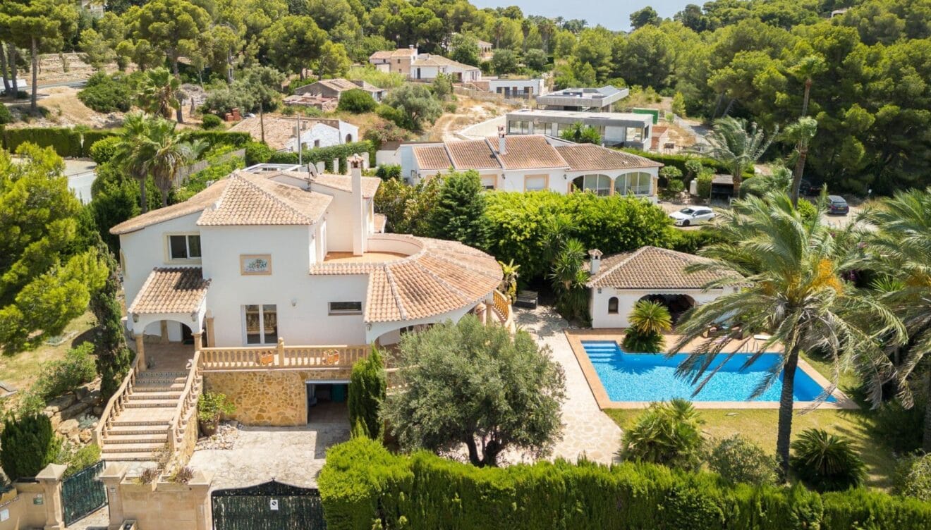 Cerca de la playa de La Barraca y Cala Blanca, en Xàbia
