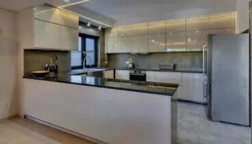 Cocina integrada y salida exterior
