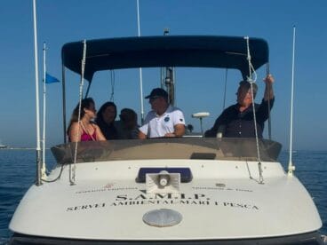 El conseller en la embarcación de vigilancia marina