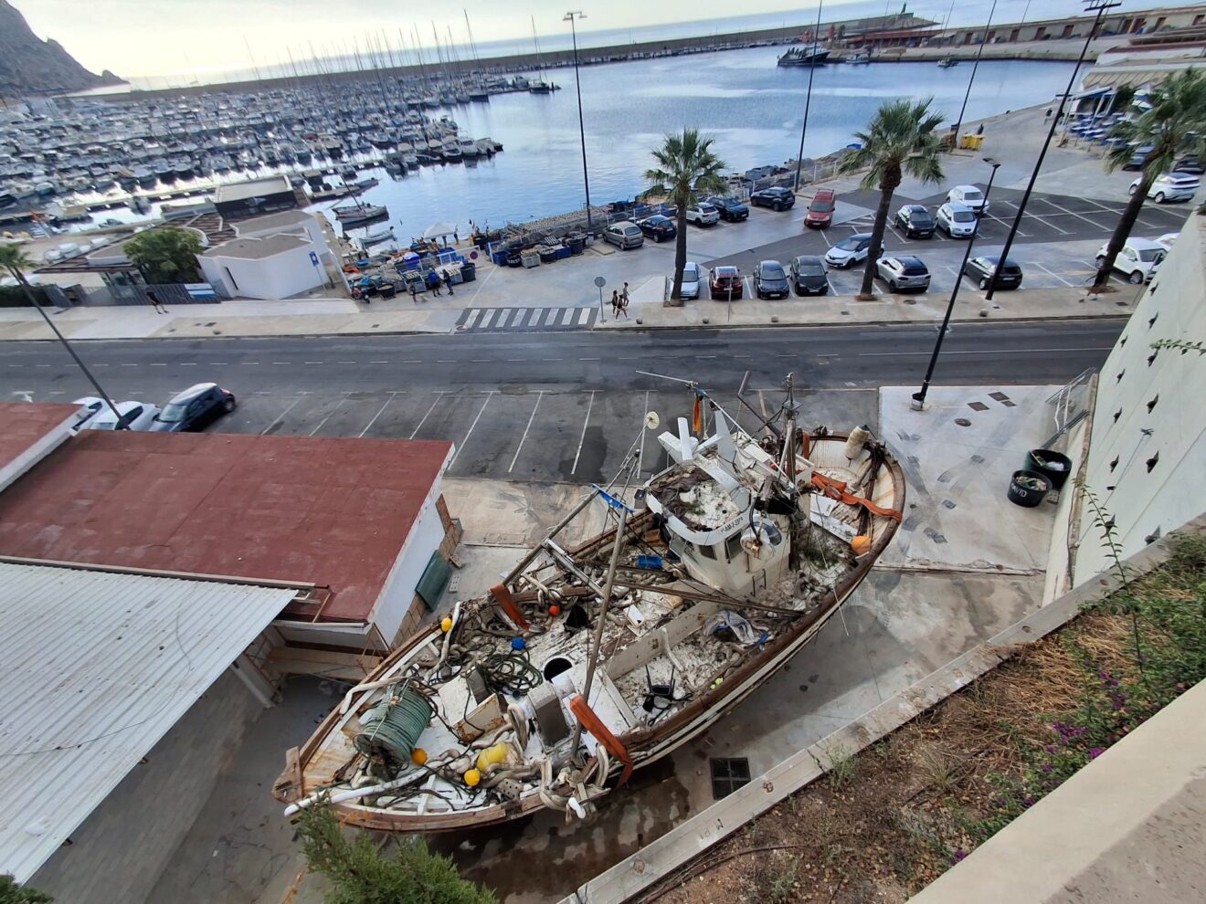 El Terrible fuera del puerto de Xàbia