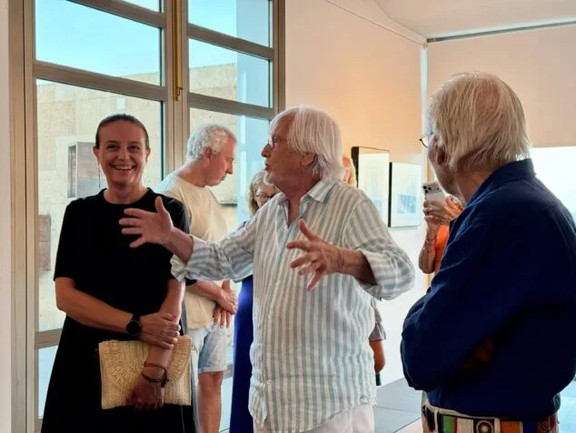 Imagen: Mavi Pérez, Tomás Ruiz y el artista Vicente Colom