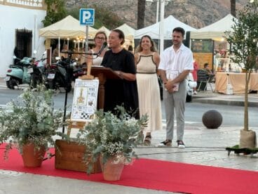 Mavi Pérez en la presentación del libro de fiestas de Loreto 2026