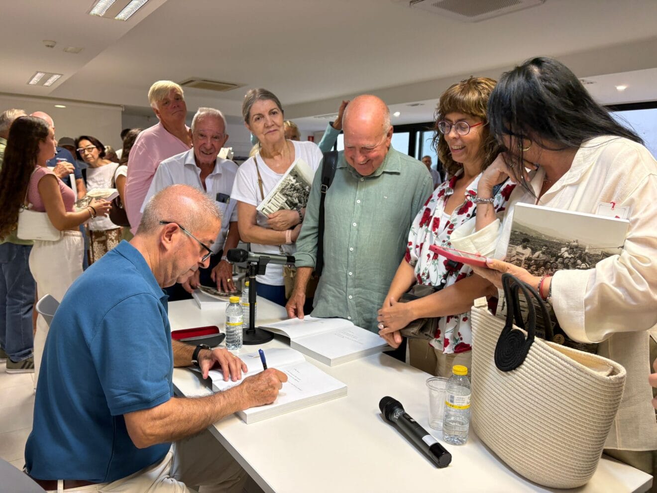 Presentación del Libro 'Xàbia, mirades amables' de José Erades (10)