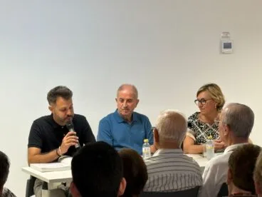 Álvaro Monfort, José Erades y Rosa Cardona durante la presentación del libro