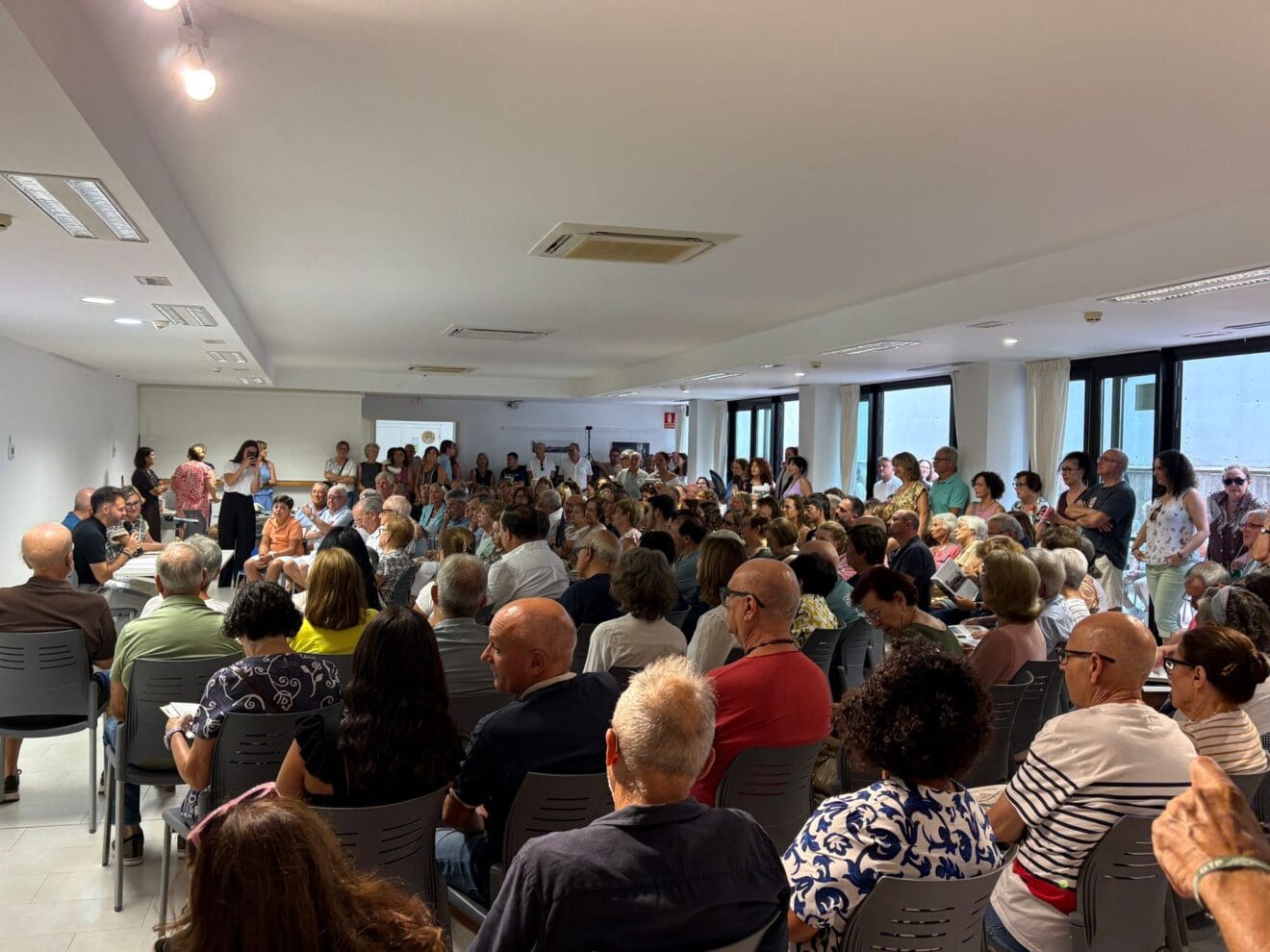 Presentación del Libro 'Xàbia, mirades amables' de José Erades (8)