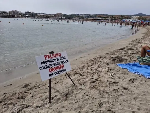 Imagen: Señalización en la playa del Arenal