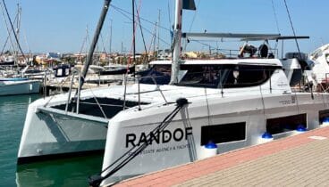 Un catamarán privado para descubrir la Costa Blanca desde el mar