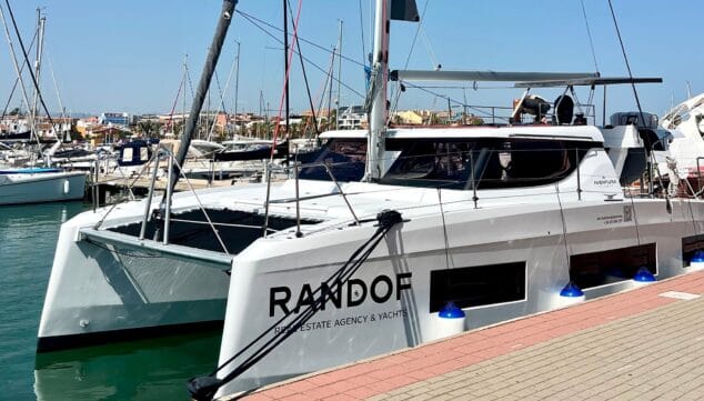 Imagen: Un catamarán privado para descubrir la Costa Blanca desde el mar