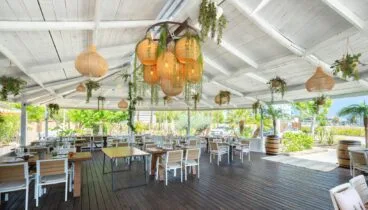 Un espacio versátil que durante el verano permite disfrutar del aire libre