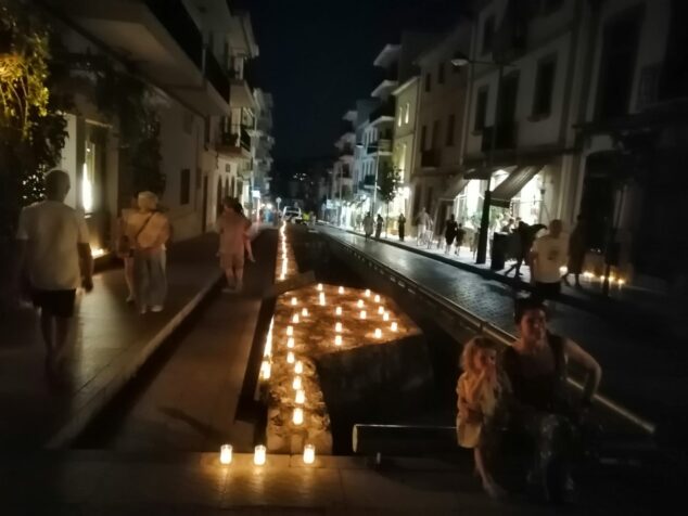 Imagen: El centro histórico de Xàbia a la llum dels Ciris | Foto M.J. Ferrer