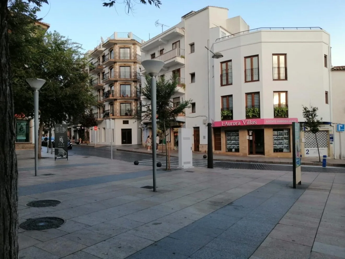 Calles vacías en el centro histórico de Xàbia durante el eclipse | M.J.F.