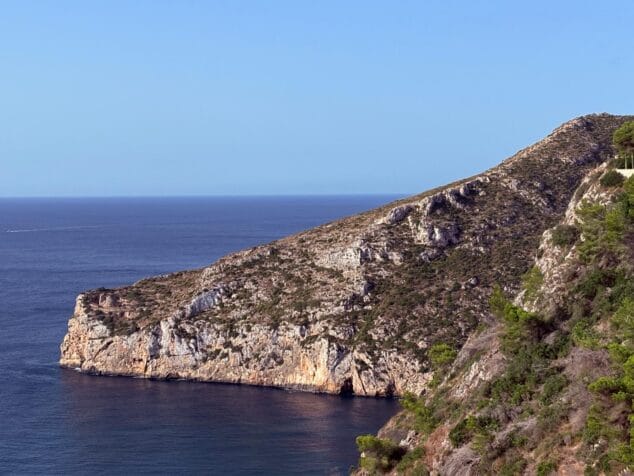 Imagen: Acantilado de la Cala de la Granadella