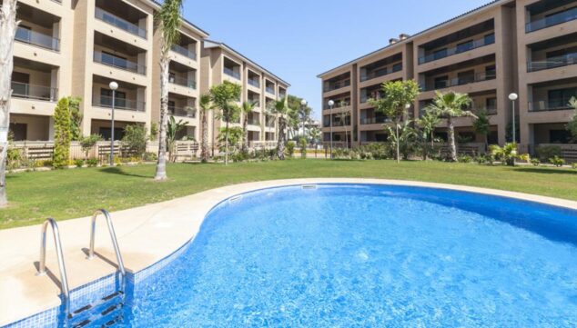 Imagen: Apartamento con piscina a pocos pasos del mar
