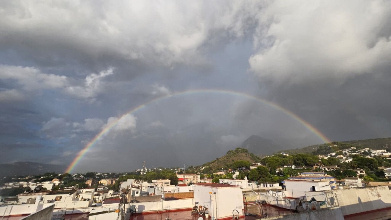 Arcoíris en Xàbia tras la lluvia