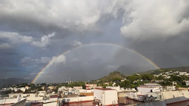 Imagen: Arcoíris en Xàbia tras la lluvia