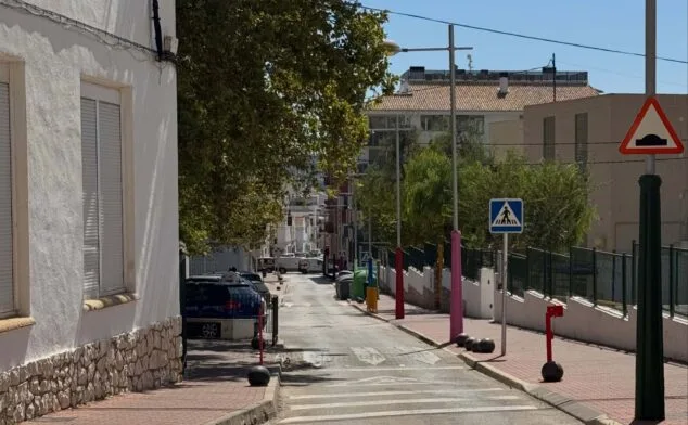 Imagen: Barrera que cortará el tráfico en horario escolar en este tramo de la calle Ramón Llidó