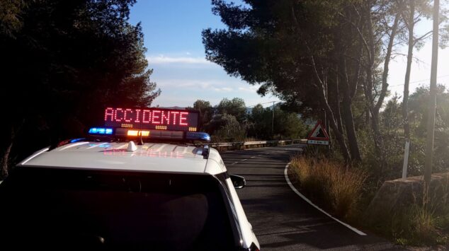 Imagen: Carretera de les planes cortada por accidente de moto | Foto de archivo