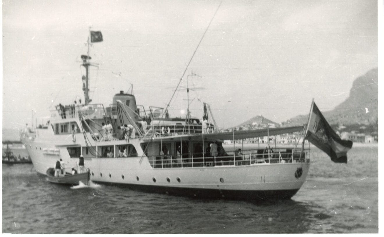 El azor en el Puerto de Jávea en 1961 | Archivo José Font