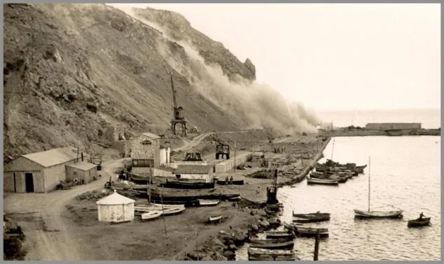 Imagen: Foto de finales de 1800 de la construcción del puerto de Xàbia