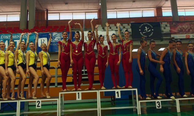 Imagen: Gimnastas del CD Montgó en lo alto del podio