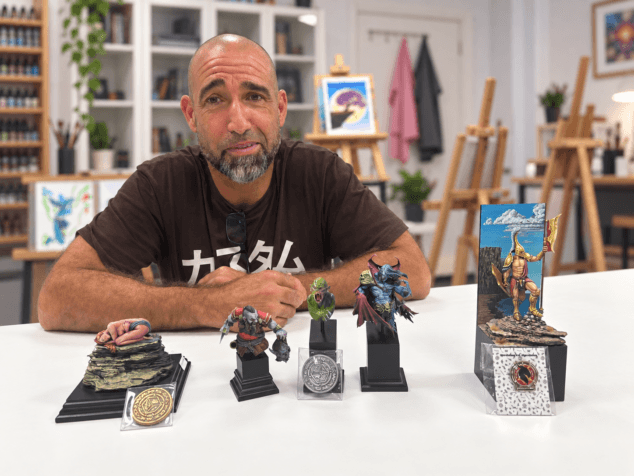 Imagen: Héctor Margalejo con las figuras ganadoras