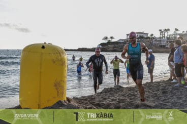 Atletas en la prueba de natación