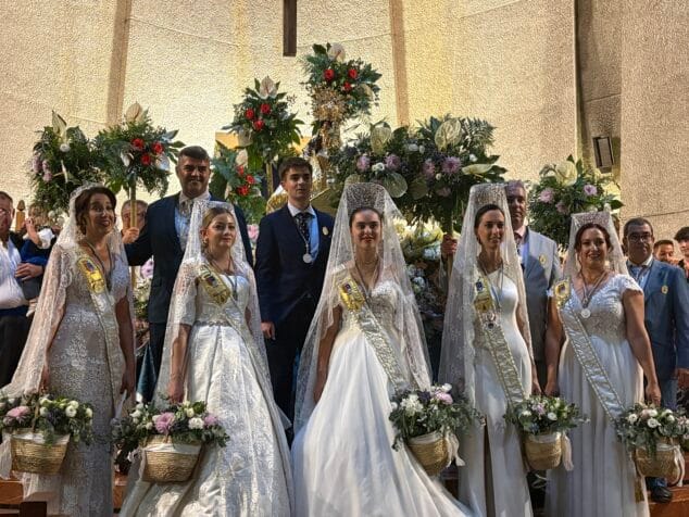 Imagen: Mayorales de Loreto 2026 en su llegada al templo