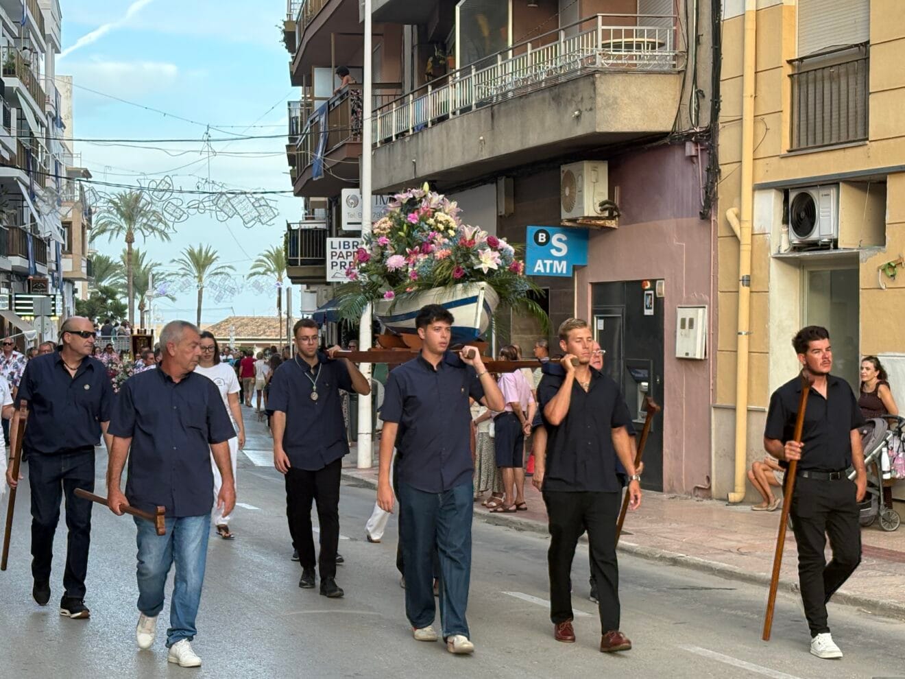 La Penya La Barcà del Pailebot en la ofrenda de flores a la Virgen de Loreto en Xàbia 2026