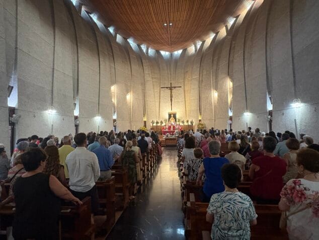 Imagen: Eucaristía en la Parroquia de Nuestra Señora de Loreto