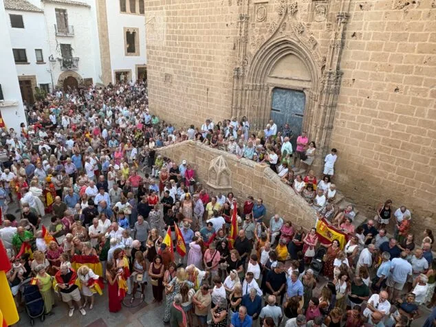 Imagen: Un millar de personas se concentran en Xàbia por Ceuta