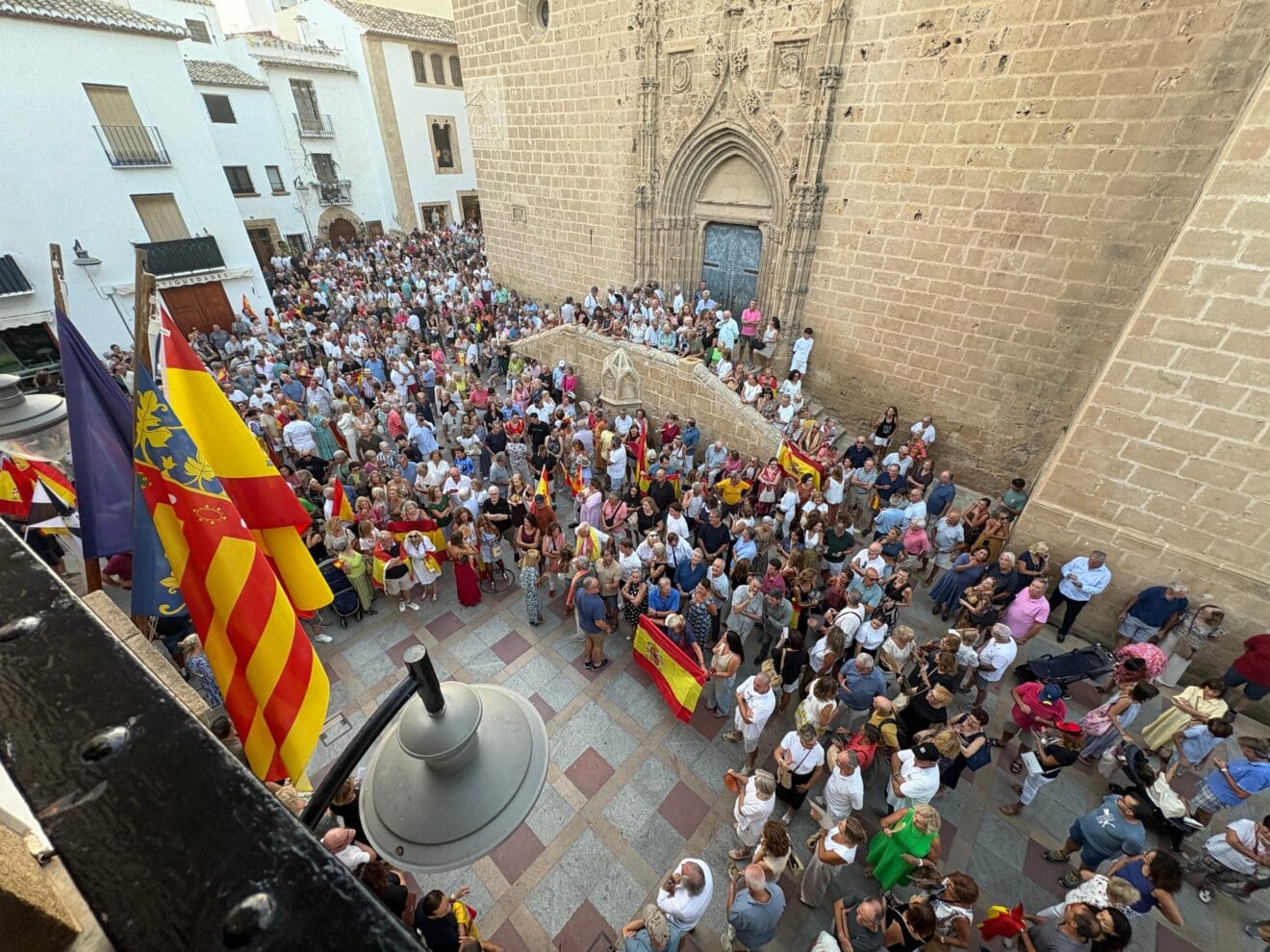 Un millar de personas se concentran en Xàbia por Ceuta (2)