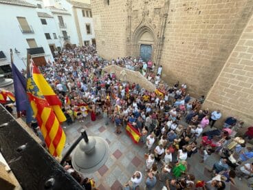 Un millar de personas se concentran en Xàbia por Ceuta (2)
