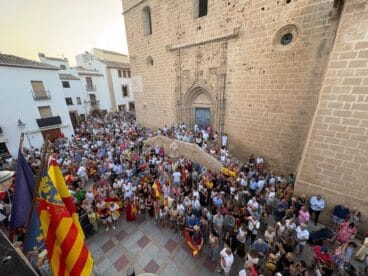 Un millar de personas se concentran en Xàbia por Ceuta (3)
