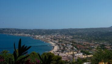 Una parcela a un paso del Puerto con la bahía como horizonte