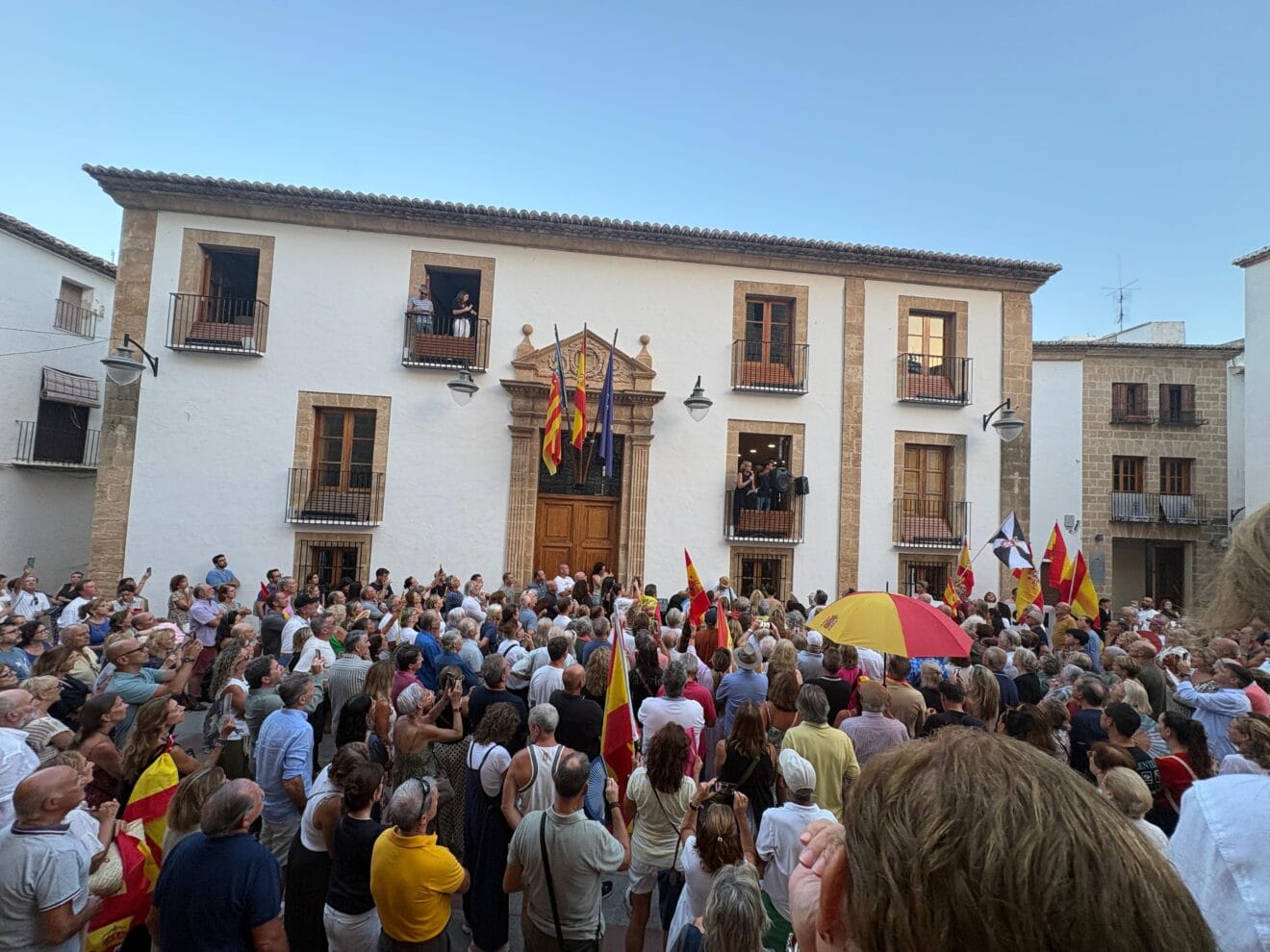 Un millar de personas se concentran en Xàbia por Ceuta