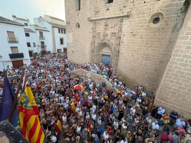 Imagen: Un millar de personas se concentran en Xàbia por Ceuta