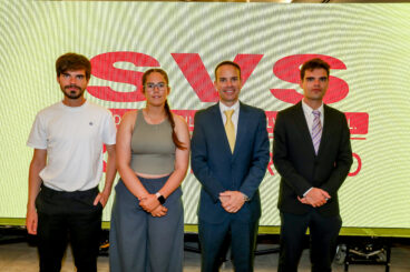 Eusebio Miñana con los premiados en el XV Aniversario de SVS