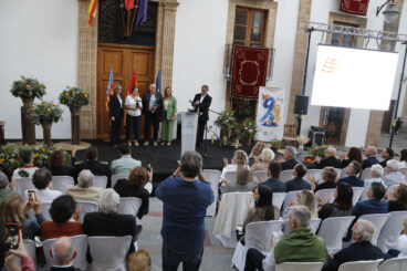 Acto institucional del 9 d’Octubre celebrado en la Plaça de l’Església de Xàbia (1)