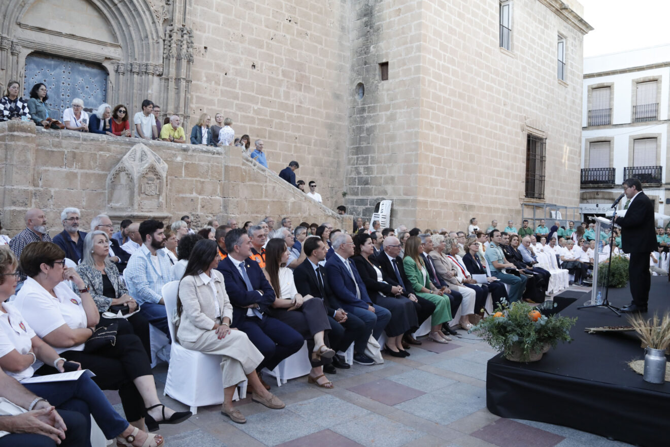 Acto institucional del 9 d’Octubre celebrado en la Plaça de l’Església de Xàbia (24)