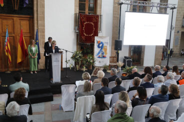 Acto institucional del 9 d’Octubre celebrado en la Plaça de l’Església de Xàbia (3)