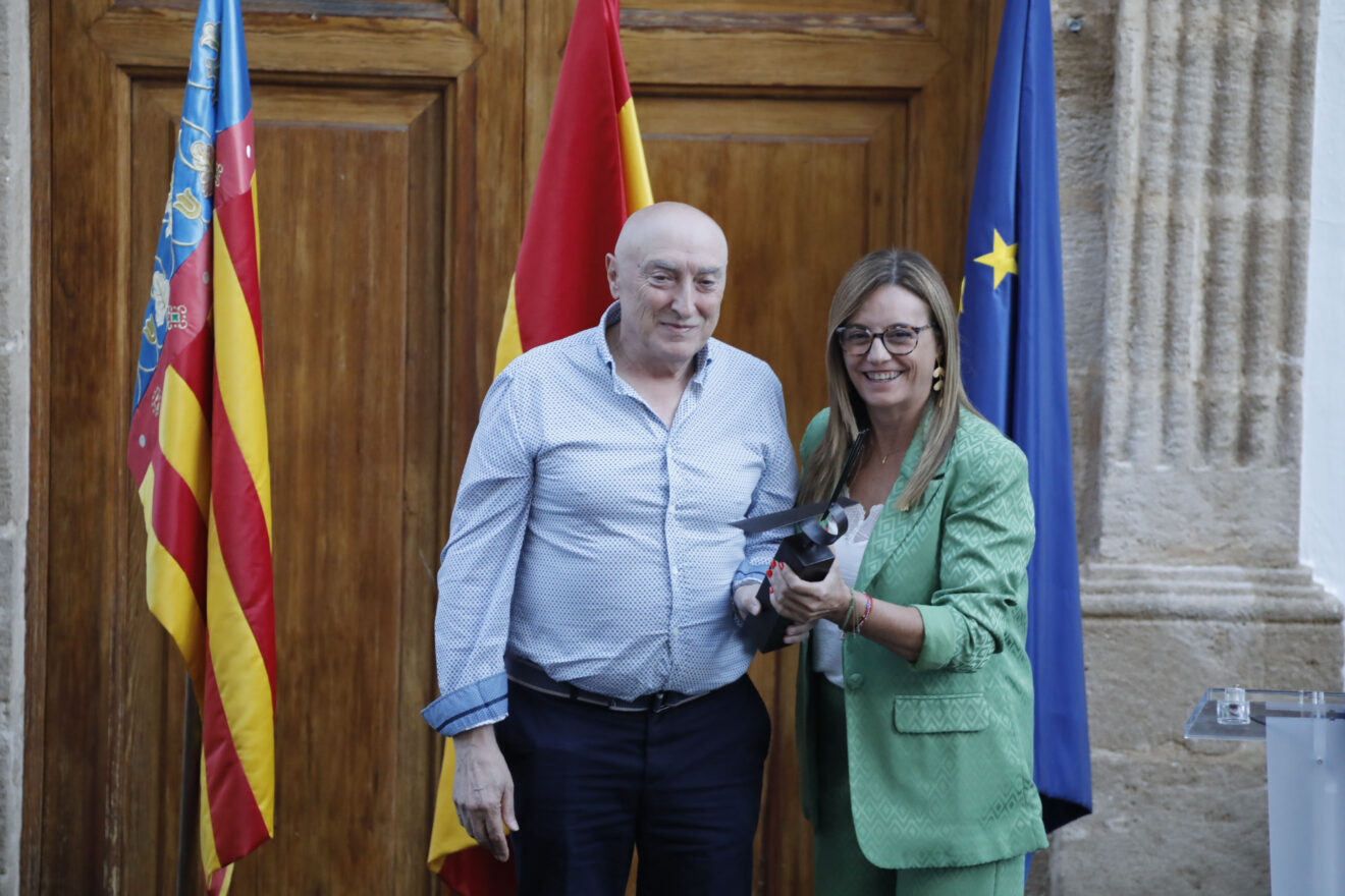 Acto institucional del 9 d’Octubre celebrado en la Plaça de l’Església de Xàbia (38)