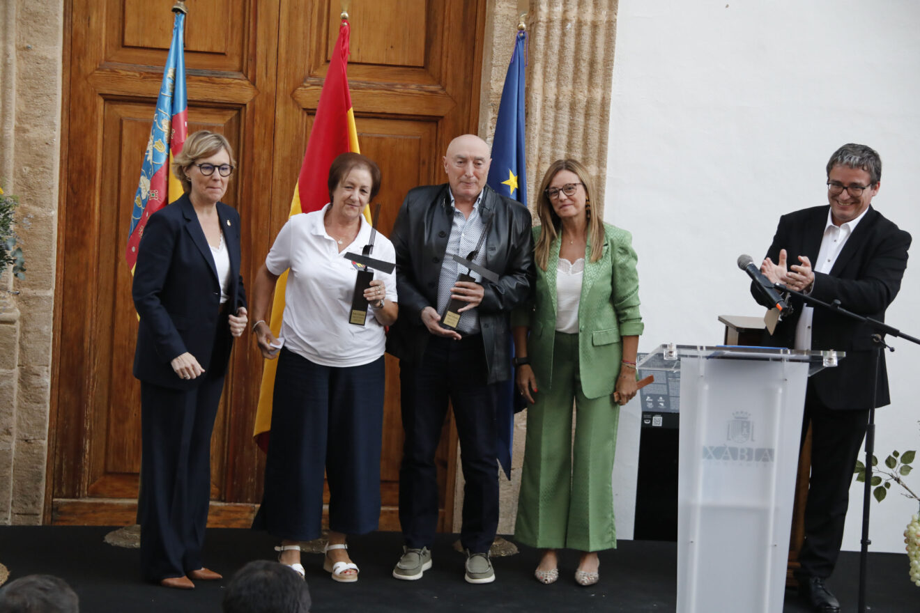 Acto institucional del 9 d’Octubre celebrado en la Plaça de l’Església de Xàbia (62)