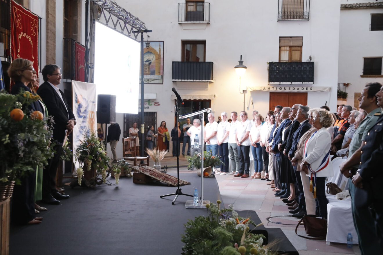 Acto institucional del 9 d’Octubre celebrado en la Plaça de l’Església de Xàbia (7)