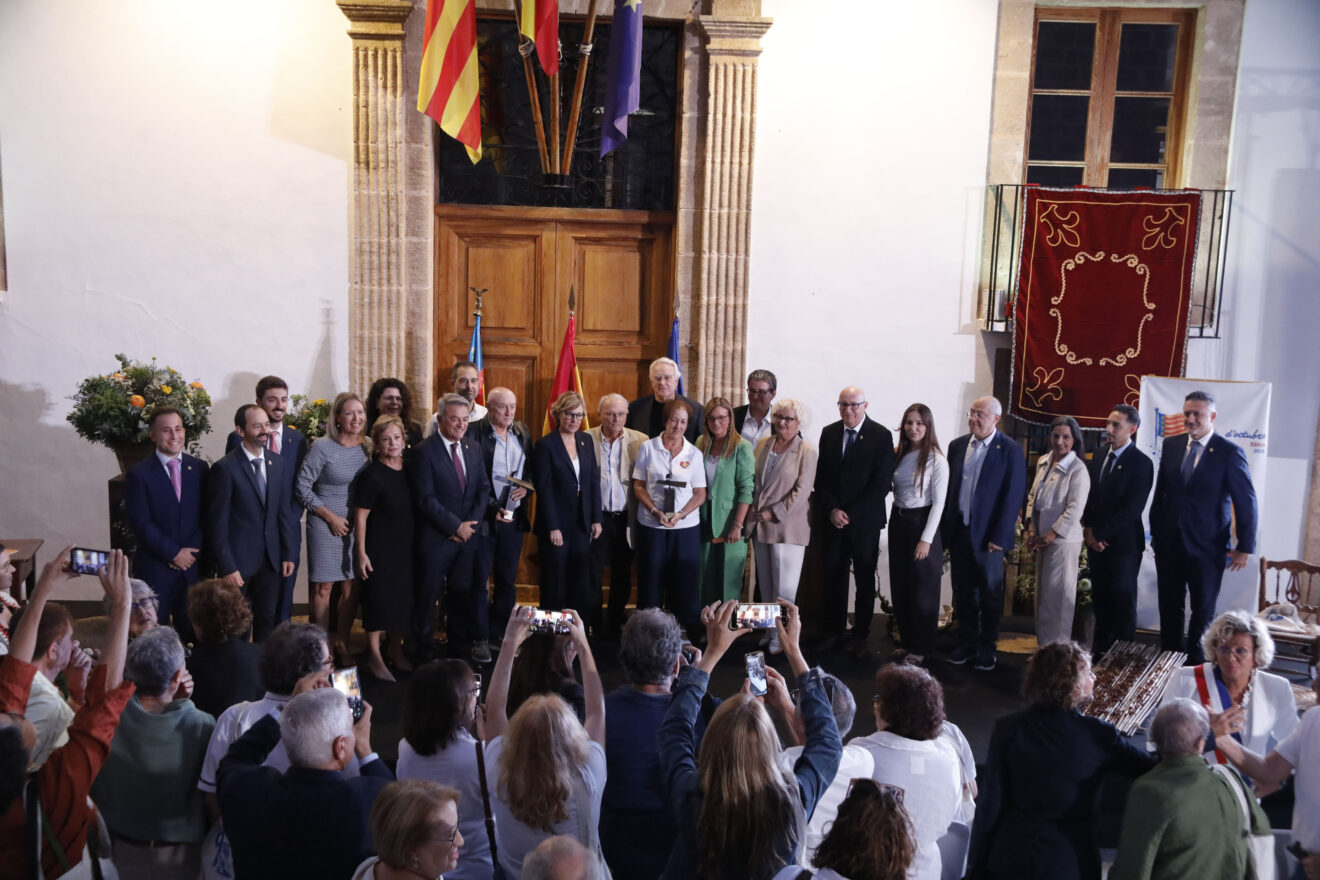 Acto institucional del 9 d’Octubre celebrado en la Plaça de l’Església de Xàbia (9)
