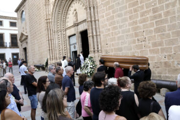 Alcaldes y vecinos de Xàbia dan el último adiós a Eduardo Monfort (4)