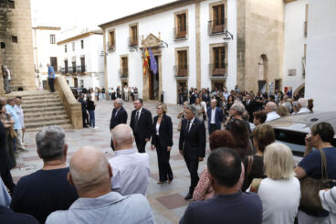 Alcaldes y vecinos de Xàbia dan el último adiós a Eduardo Monfort