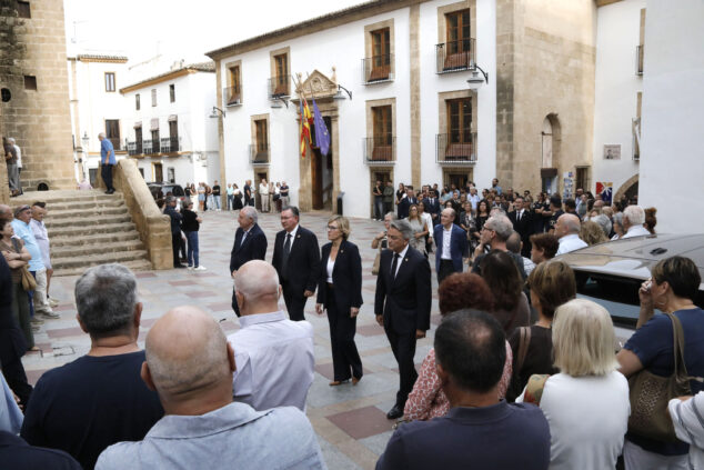 Imagen: Alcaldes y vecinos de Xàbia dan el último adiós a Eduardo Monfort