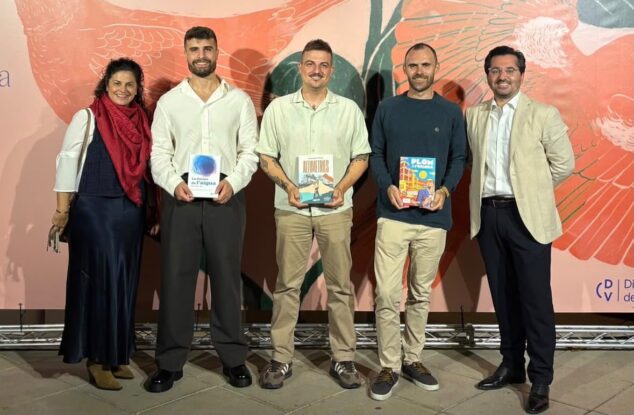 Imagen: Arnau Castell con otros de los premiados