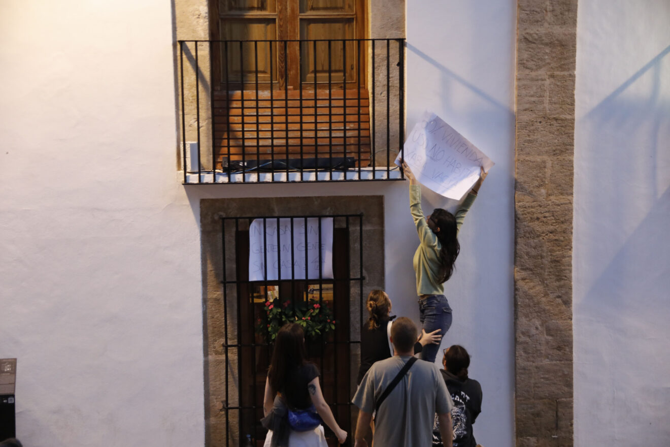 Cacerolada en Xàbia por la vivienda (20)
